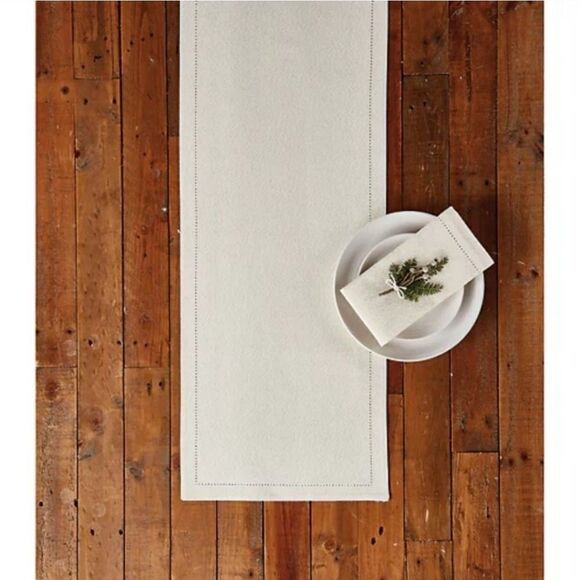 BLOWOUT TILL SOLDOUT Table Runner and napkins in Vanilla Ice Gold BEE & WILLOW - Picture 5 of 13